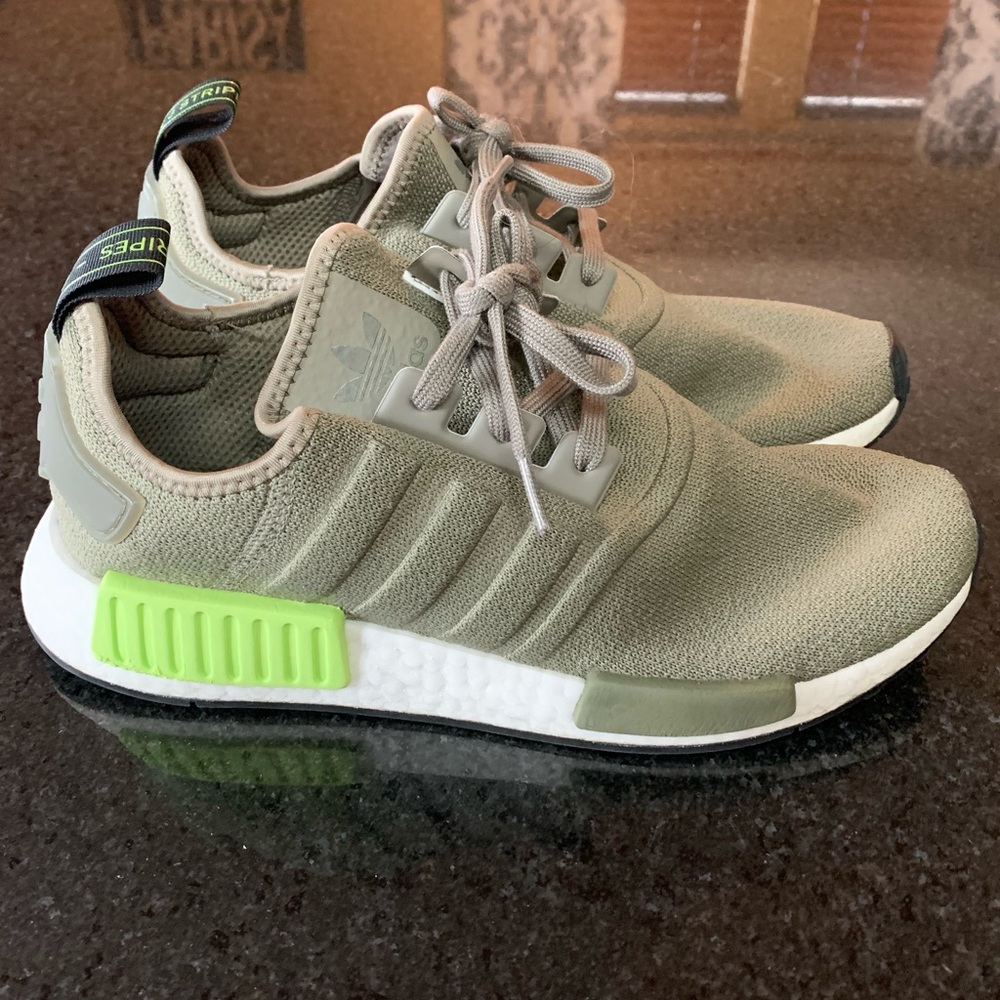 Adidas Men’s NMD R1 with Box Green/ size 9